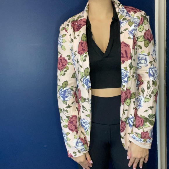 Aritzia Talula brand floral blazer - Picture 4 of 7